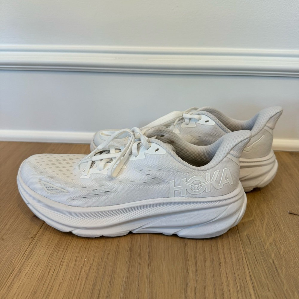 Hoka Clifton 9 - White - Size 9